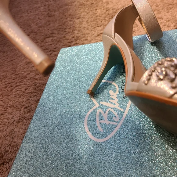 Betsey Johnson Juno Sandal/Heels - Picture 3 of 8